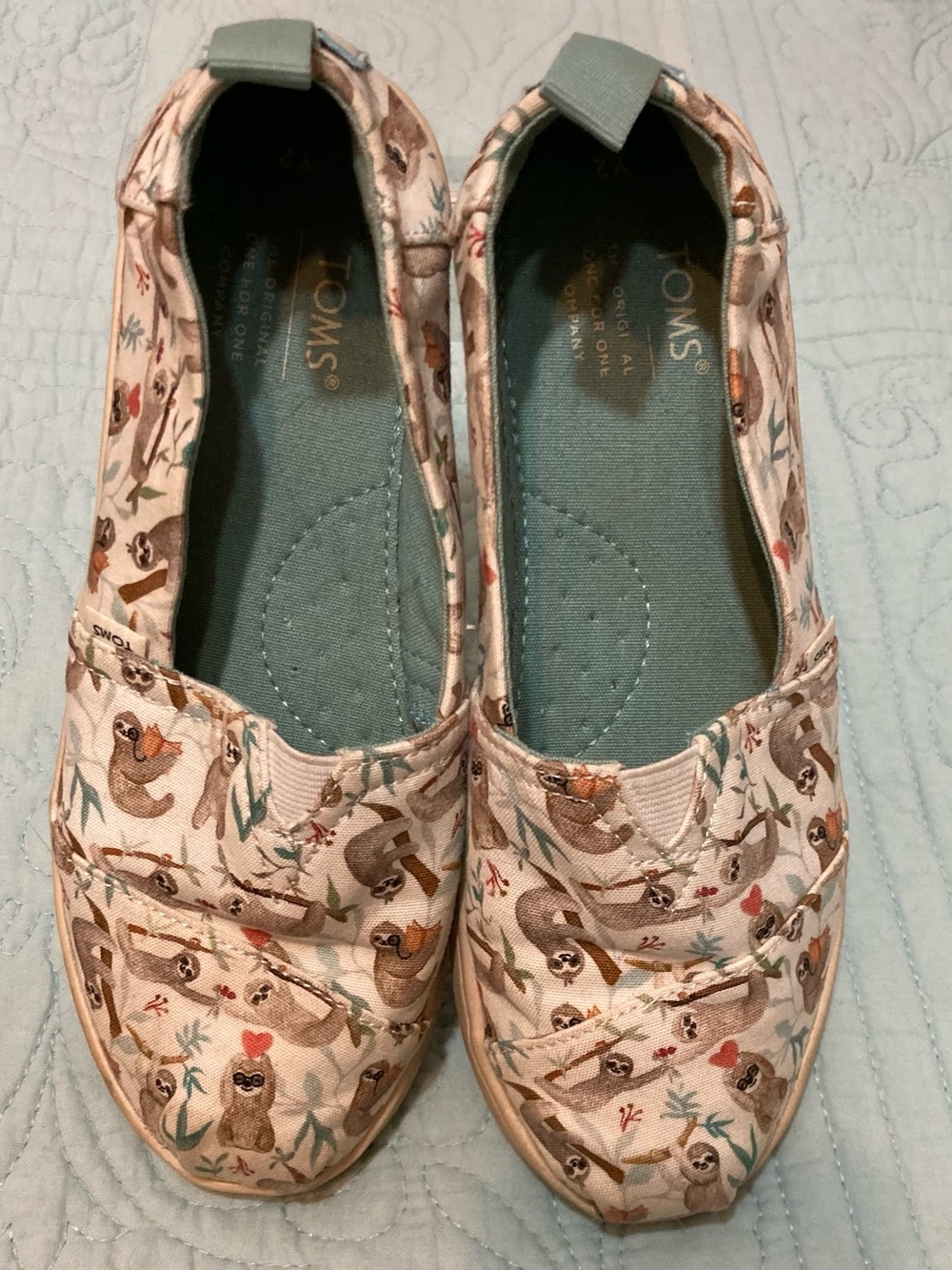 TOMS Sloth Print Youth Size 2 Eu 34 Slip On Shoes